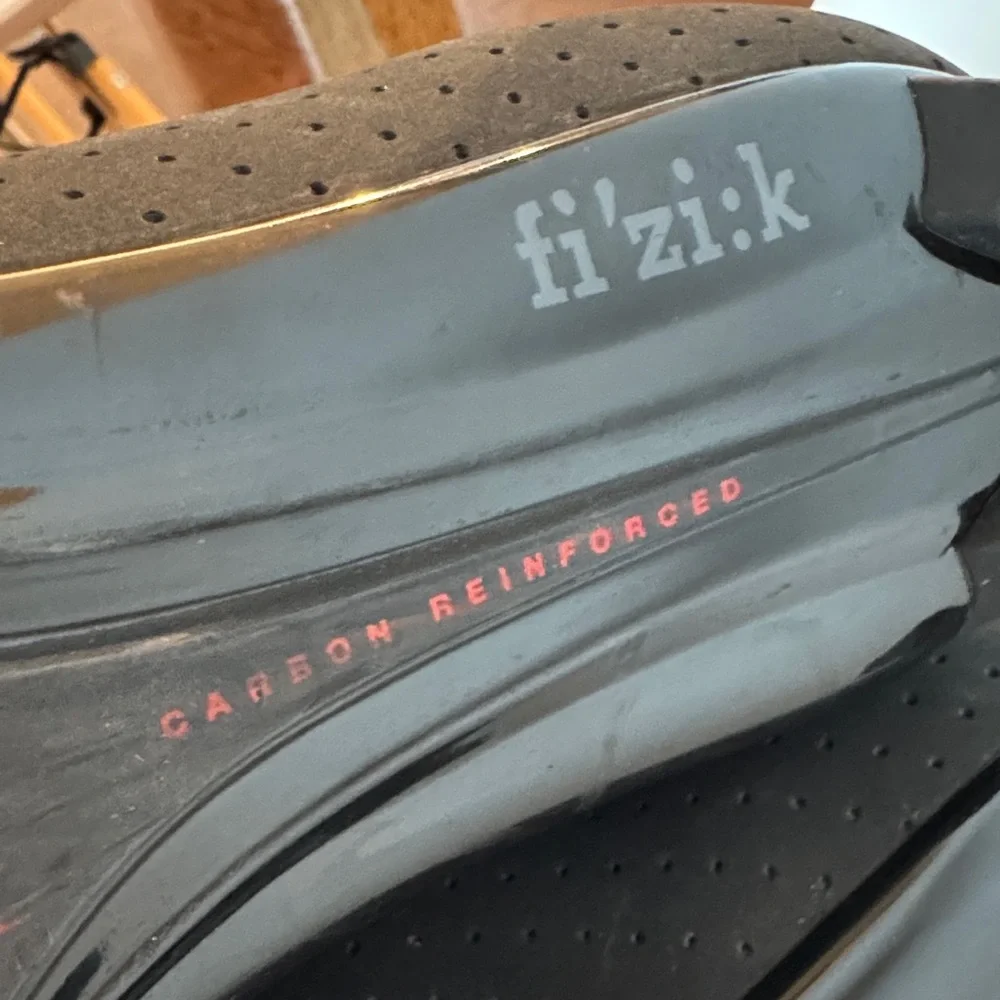 Men’s Fizí:k Fizik Carbon Cycling Shoes US10 Free Cygolite HotRod & Phone Mount - Picture 4 of 7